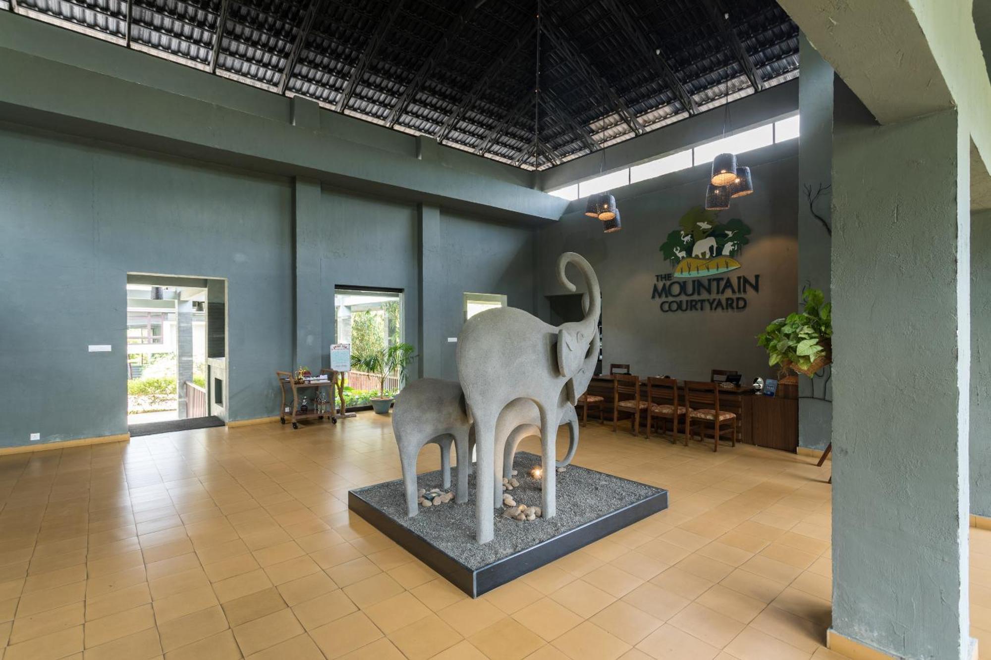 The Mountain Courtyard Thekkady Hotel Exterior foto