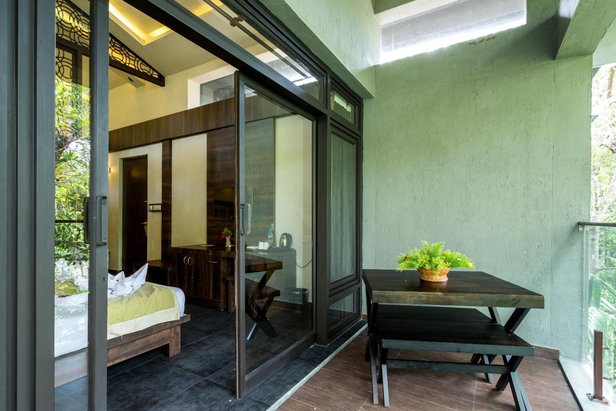 The Mountain Courtyard Thekkady Hotel Exterior foto