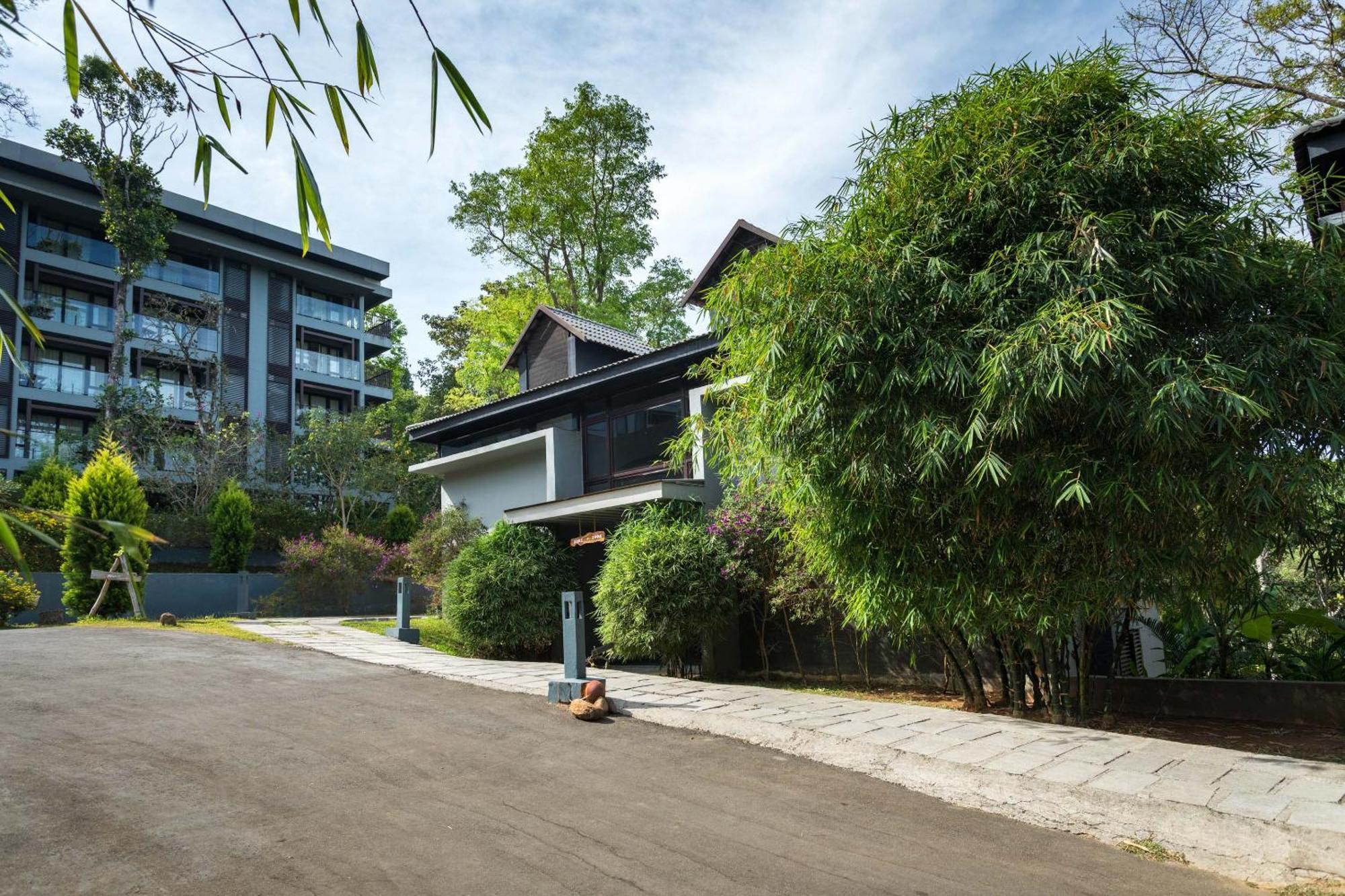 The Mountain Courtyard Thekkady Hotel Exterior foto