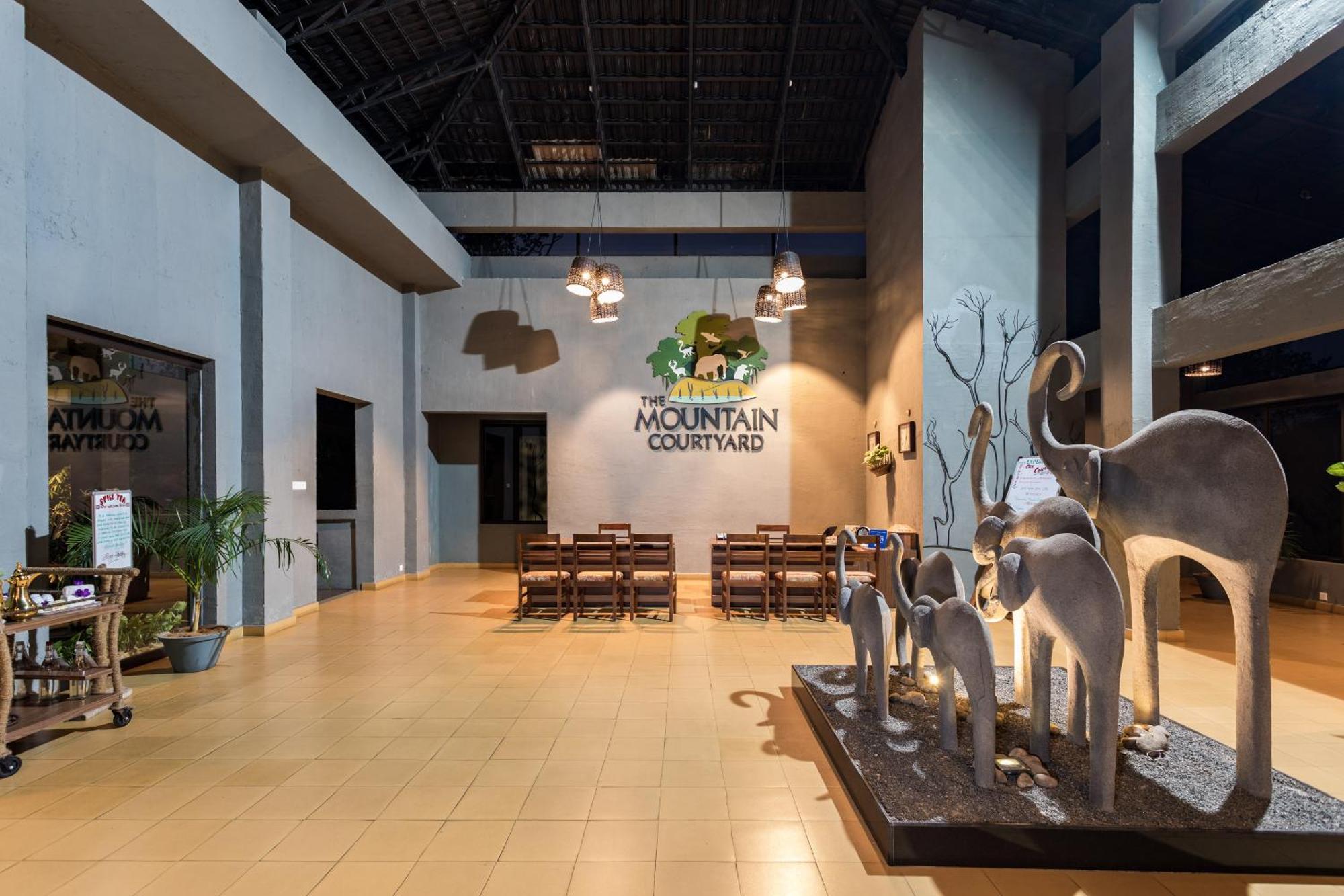 The Mountain Courtyard Thekkady Hotel Exterior foto