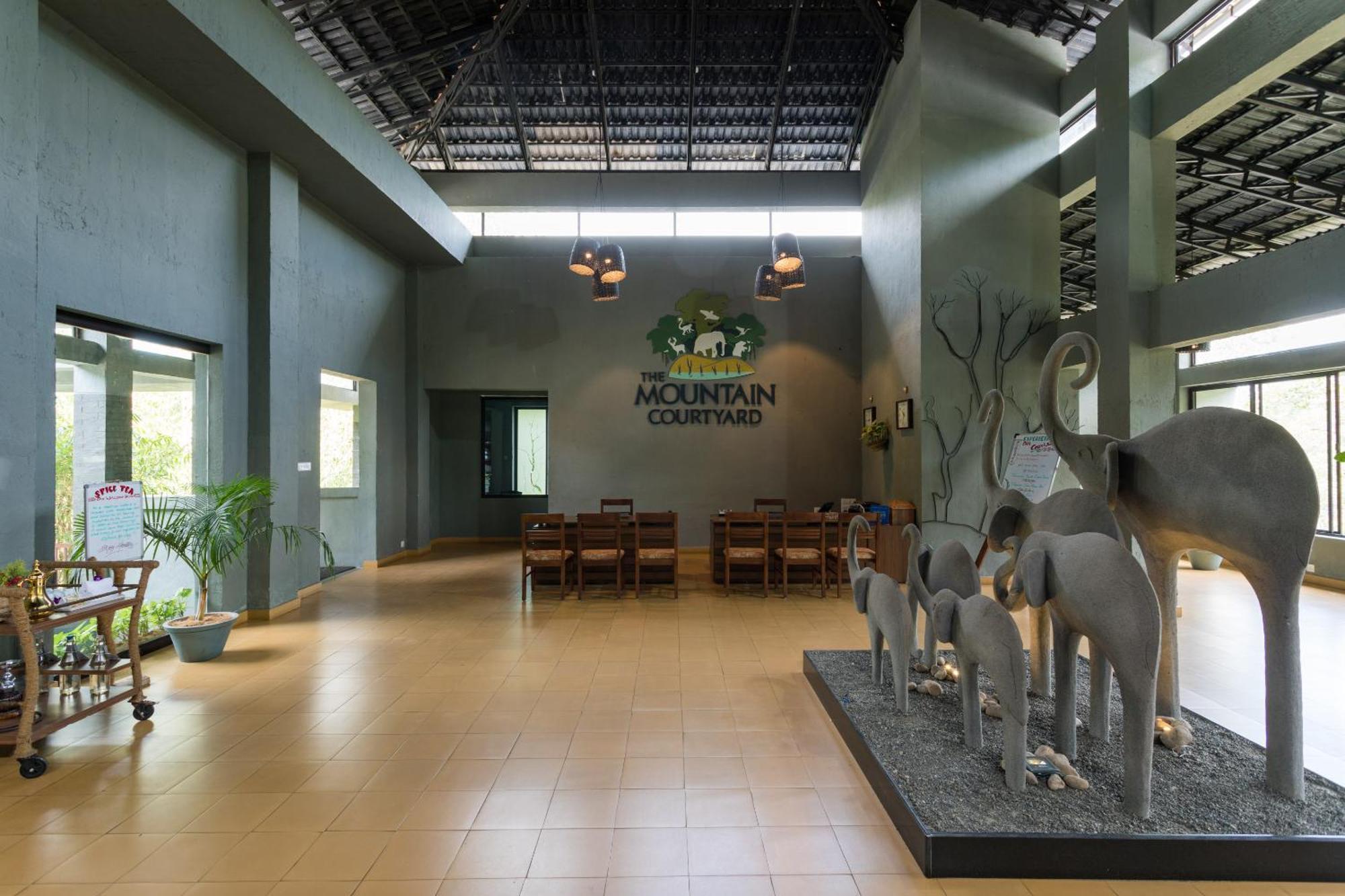 The Mountain Courtyard Thekkady Hotel Exterior foto