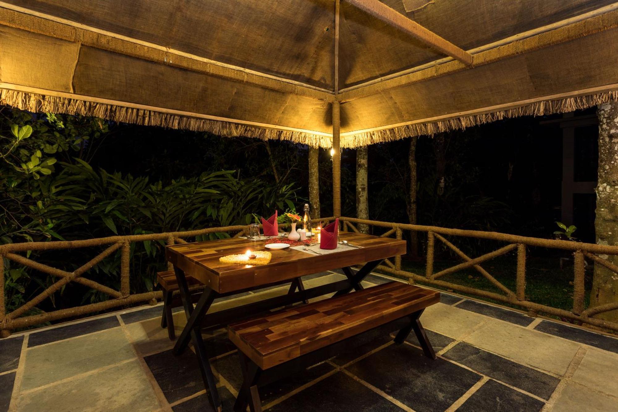 The Mountain Courtyard Thekkady Hotel Exterior foto