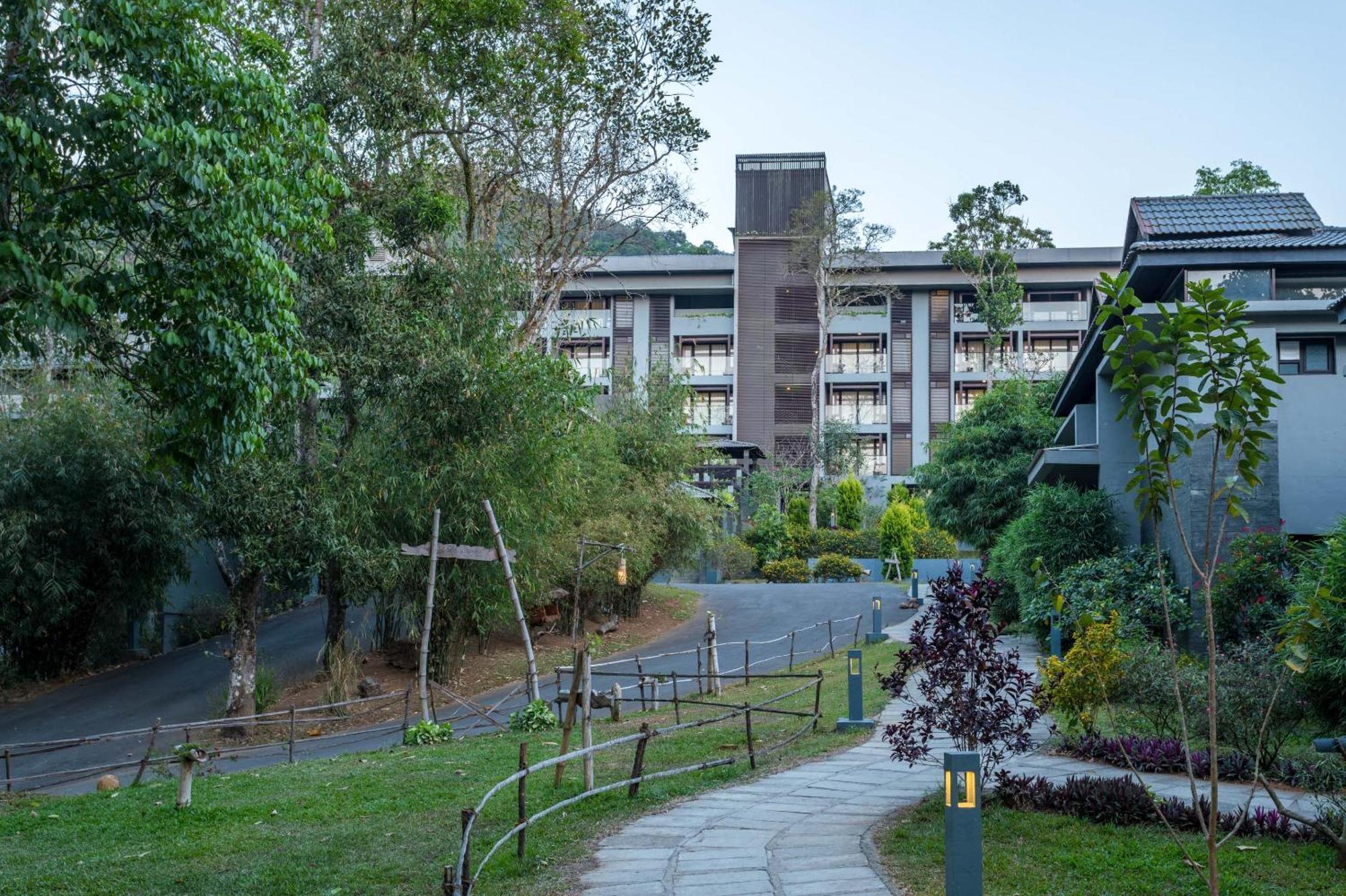 The Mountain Courtyard Thekkady Hotel Exterior foto