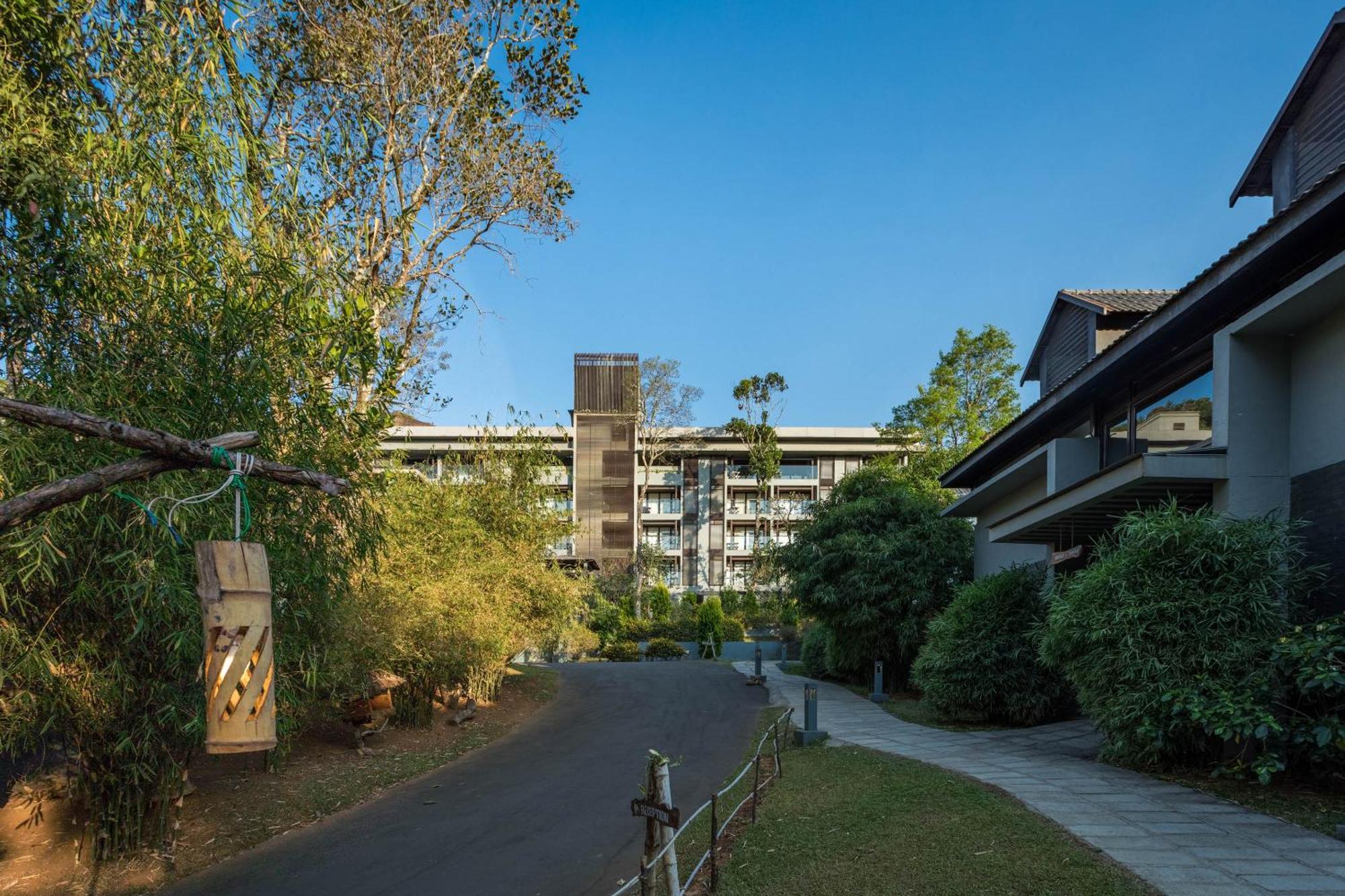 The Mountain Courtyard Thekkady Hotel Exterior foto