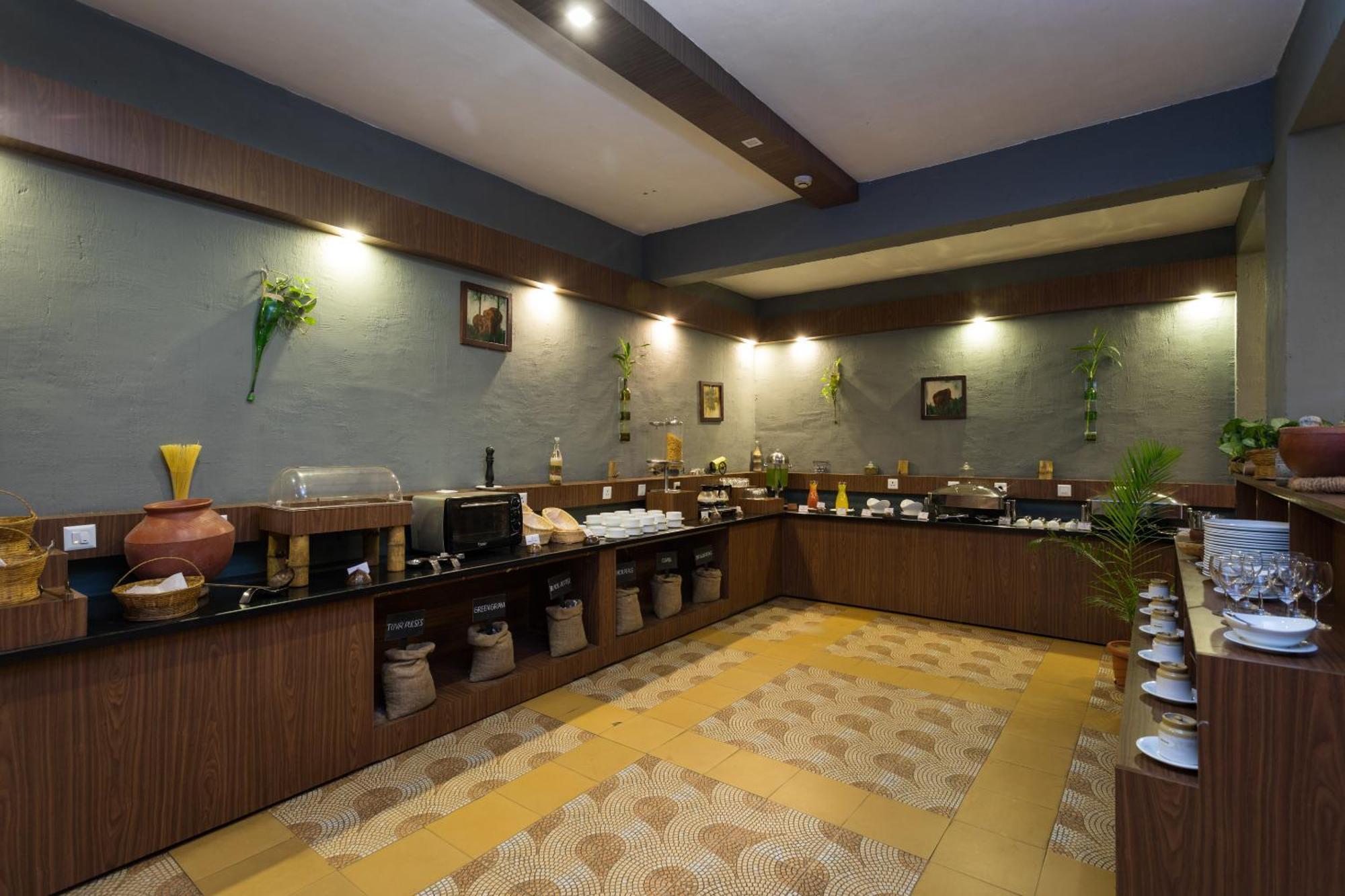The Mountain Courtyard Thekkady Hotel Exterior foto