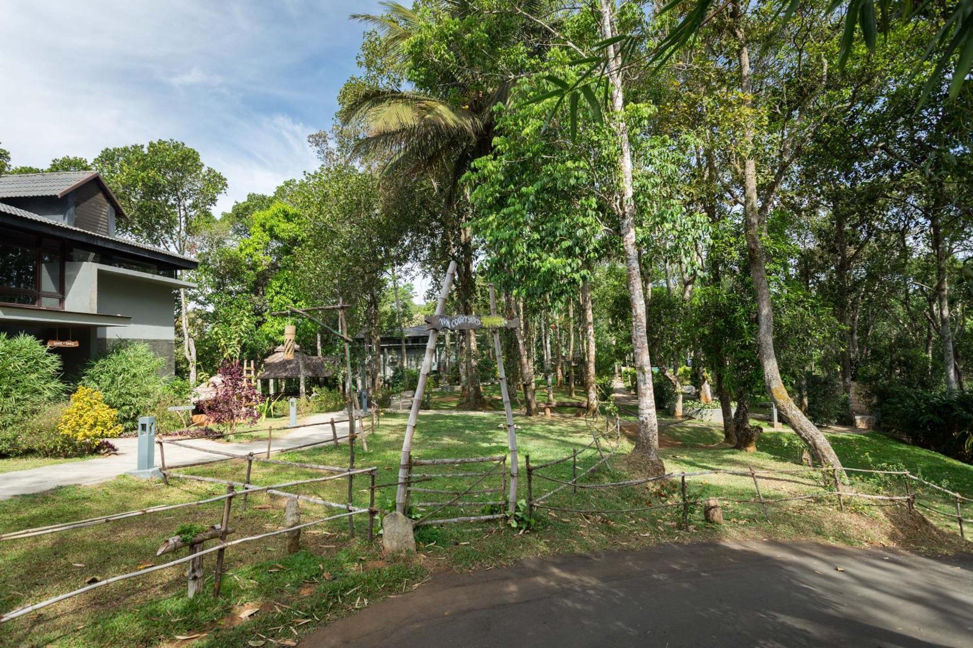 The Mountain Courtyard Thekkady Hotel Exterior foto